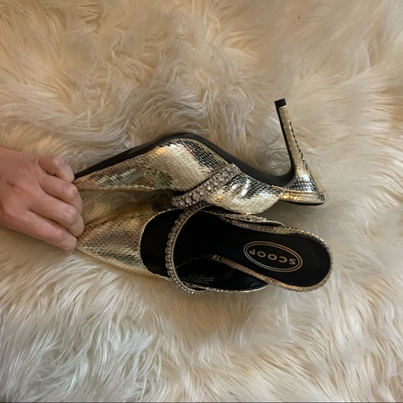 Gold and rhinestone pointy toe heels - Picture 3 of 6